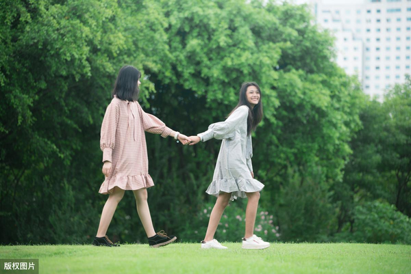 小名叫张张（一个女孩，名叫张张）