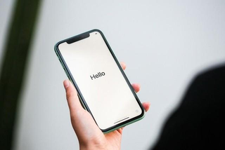 曲面屏和平面屏哪个好手机哪个好（曲面屏和平面屏哪个好 选错了恨不得砸手机）