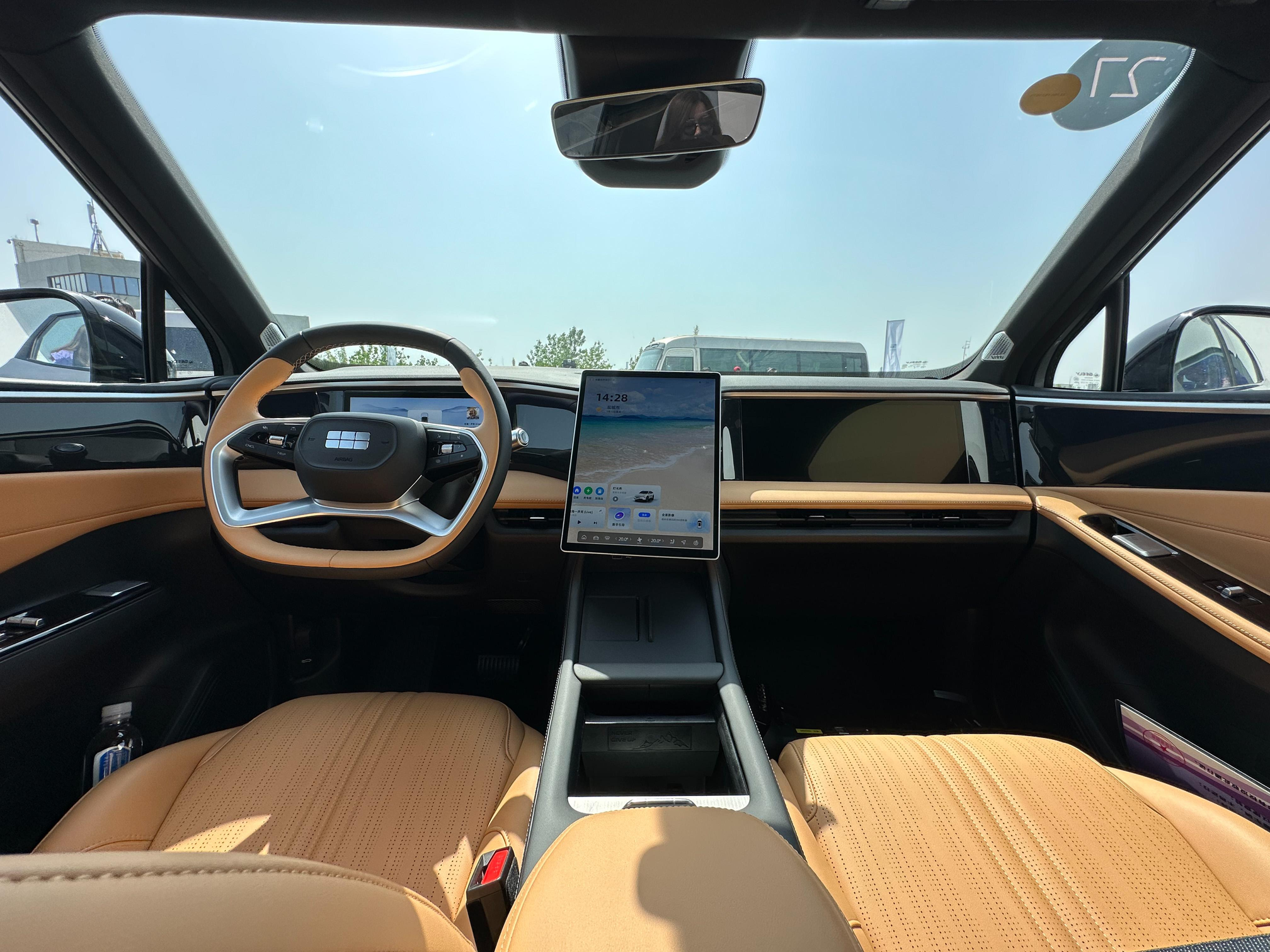 银河v16评测（试驾银河L7：操控质感突出，产品均衡无明显短板，竞品直指宋PLUS）