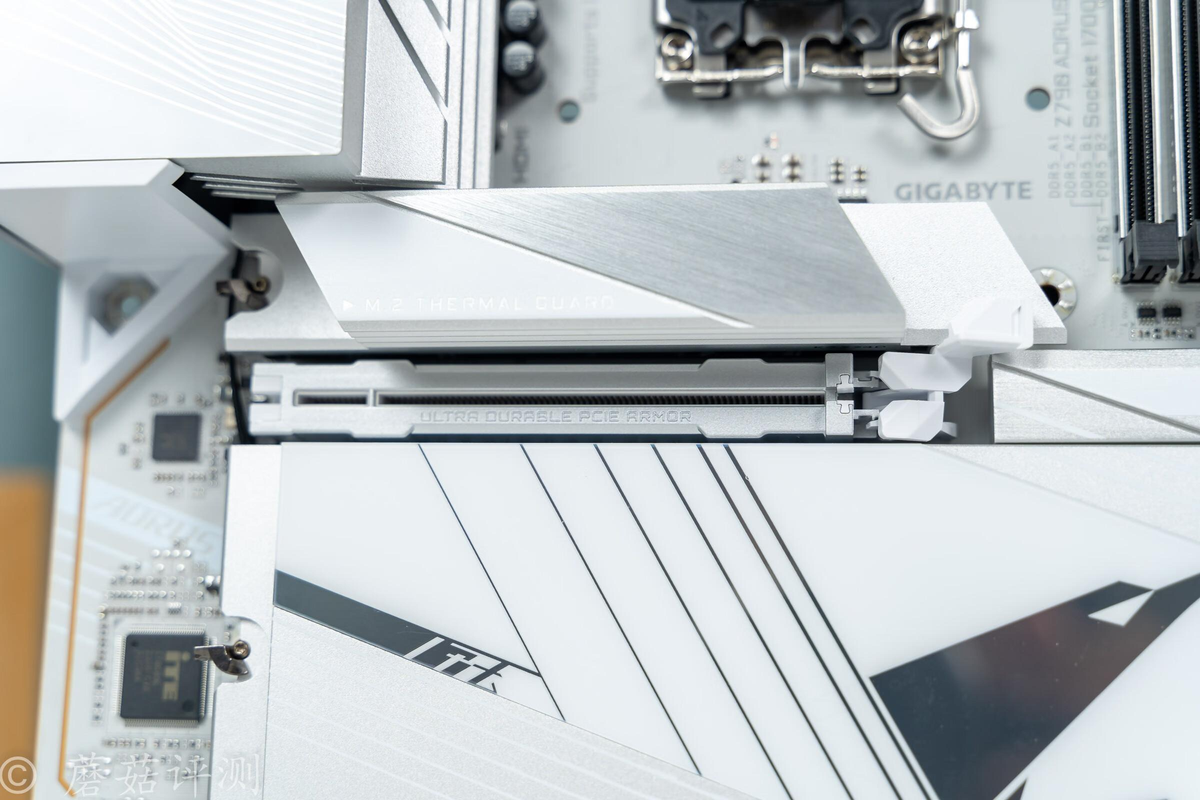 技嘉amd780g主板（用料给力，设计出色，功能强大，技嘉冰雕X Z790 AORUS PRO X主板 拆解）