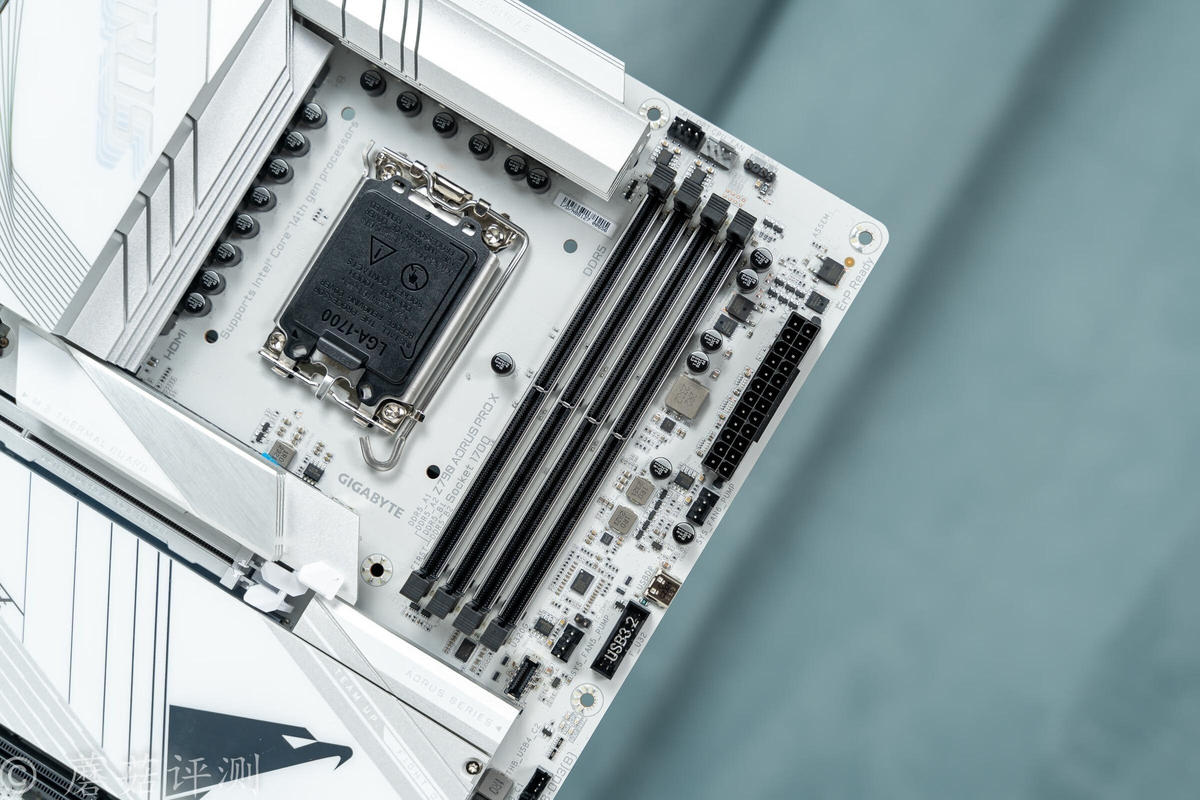 技嘉amd780g主板（用料给力，设计出色，功能强大，技嘉冰雕X Z790 AORUS PRO X主板 拆解）