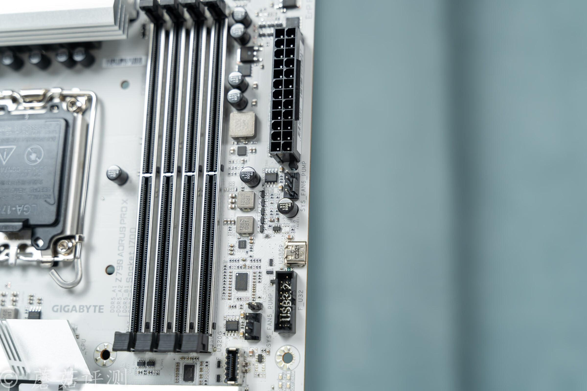 技嘉amd780g主板（用料给力，设计出色，功能强大，技嘉冰雕X Z790 AORUS PRO X主板 拆解）